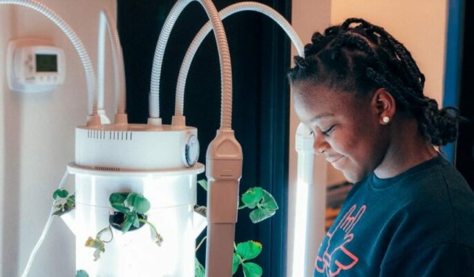 photo of an Iowa Big learner in front of a hydroponic vegetable grower